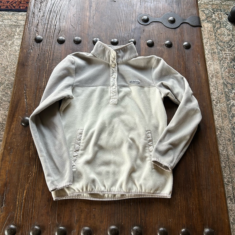 Columbia Gray and Cream Sweatshirt